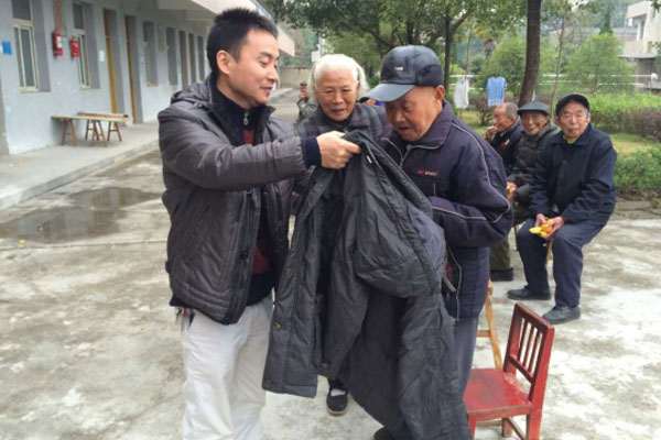 昌利金剛石鋸片-捐衣現場 昌利金剛石鋸片-捐衣現場