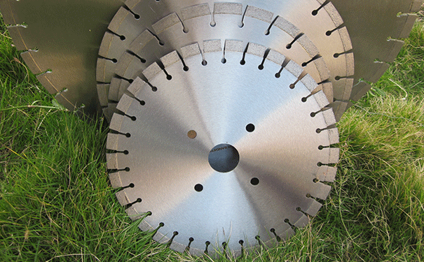 隨金剛石鋸片行業(yè)發(fā)展石材切割片那么多到底選擇誰(shuí)? 隨金剛石鋸片行業(yè)發(fā)展石材切割片那么多到底選擇誰(shuí)?