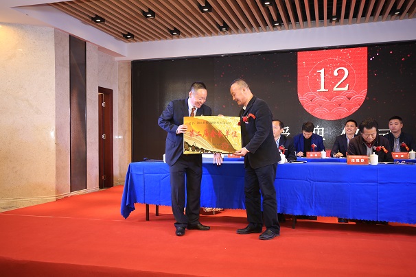 熱烈祝賀湖北昌利董事長龍其準(zhǔn)當(dāng)選為鄂州市金剛石工具行業(yè)協(xié)會第二屆會長 熱烈祝賀湖北昌利董事長龍其準(zhǔn)當(dāng)選為鄂州市金剛石工具行業(yè)協(xié)會第二屆會長