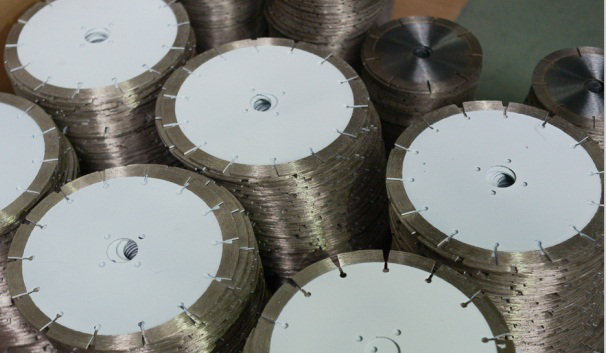 用什么方法可以提高石材鋸片的鋒利度呢？