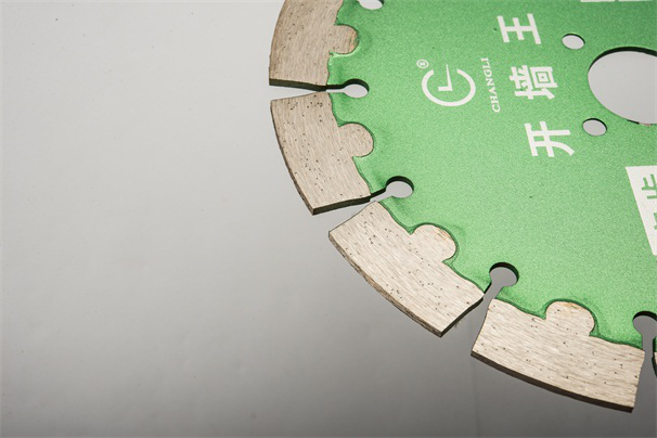 墻槽切割片在鋸切時會出現(xiàn)哪些磨損現(xiàn)象呢？